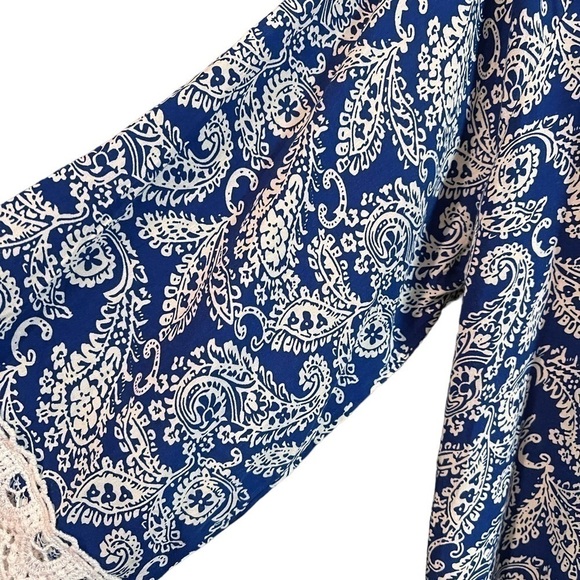 Solitaire V-Neck Crotchet Multiprint Blue and Cream Top L - Picture 6 of 9